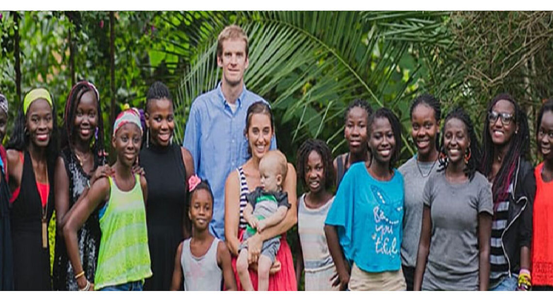 Tínedžerka prišla do Ugandy ako misionárka – o 18 mesiacov neskôr sa stala mamou 13 dievčat…