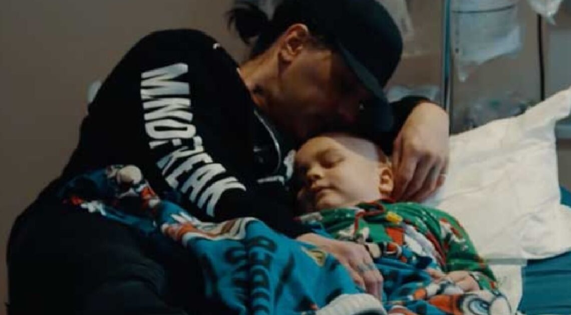 Criss Angel prezradil, že jeho sedemročný syn je v remisii po tom, čo mu prvýkrát diagnostikovali leukémiu.
