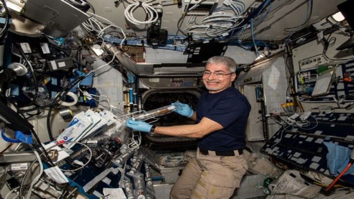 NASA je v pohotovosti, pretože Rusko hrozí opustením amerického astronauta a haváriou ISS.