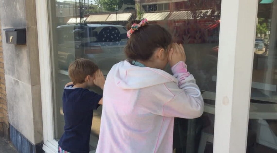 Moje deti sa cez okno pozerali, ako ich otec jedol pôstne jedlo, keď boli hladné…
