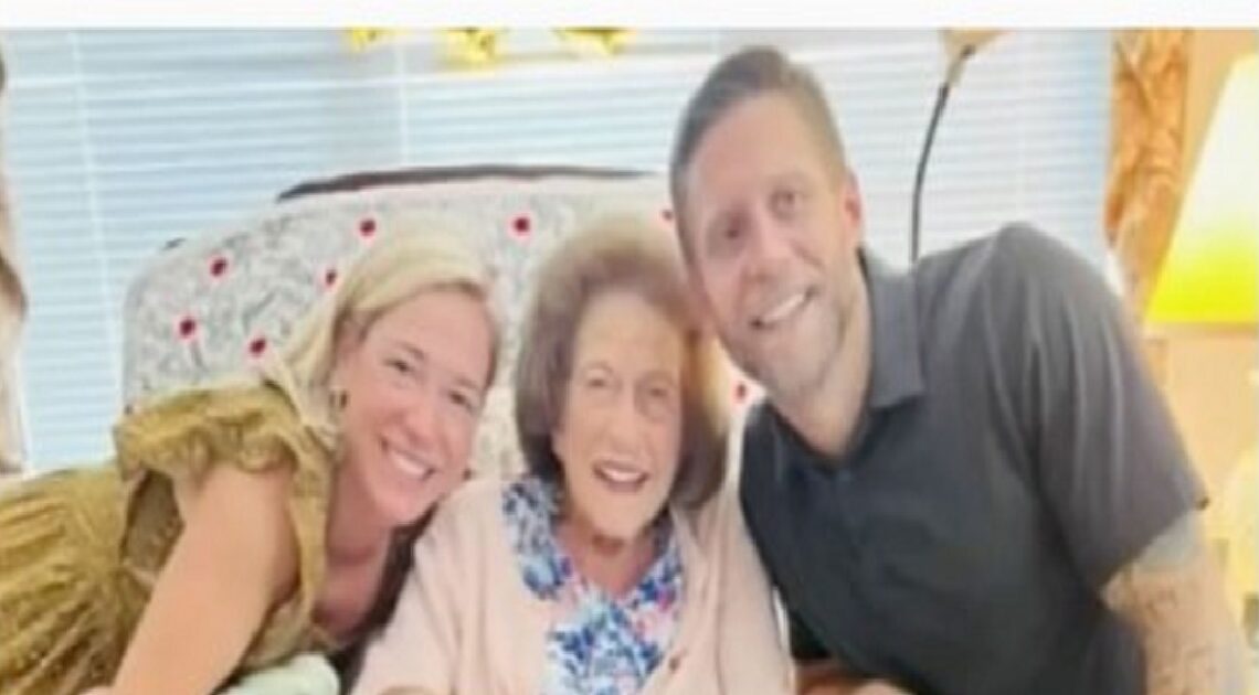 99-ročná žena, ktorá snívala o veľkej rodine, sa prvýkrát stretla so 100. pravnúčaťom…