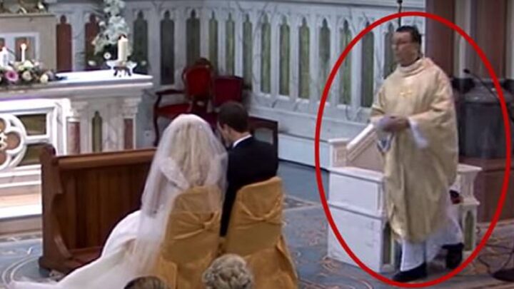 Svadobčania boli riadne prekvapení, keď kňaz pred novomanželmi namiesto reči urobil toto…