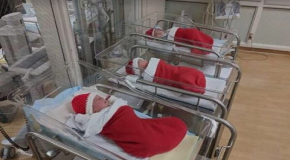 Nemocnica posiela novorodencov domov vo vianočných pančuchách!
