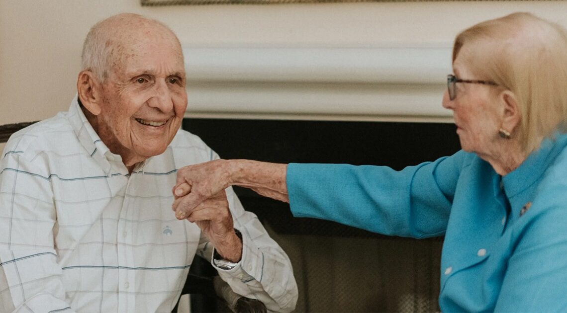 Manželia, ktorí sa spoznali, keď im bolo 12 a 15 rokov, sú manželmi už 75 rokov!