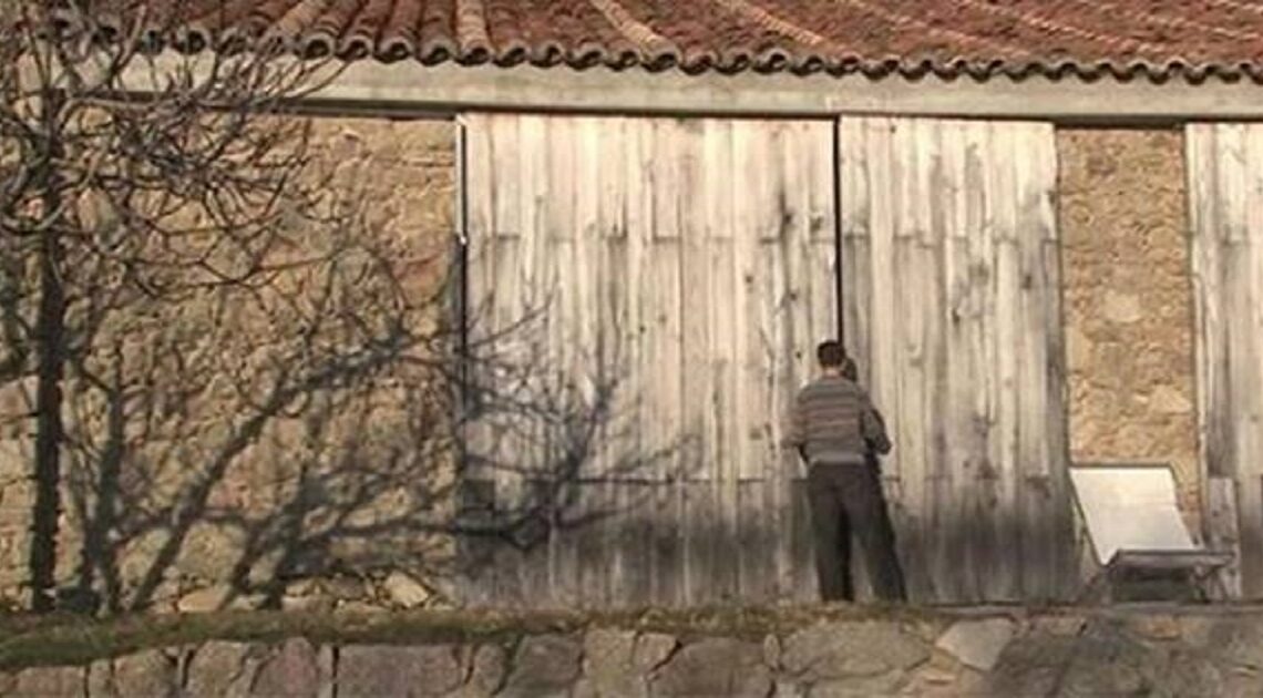 Kúpil si starú stodolu a niekoľko týždňov sa v nej každý deň zamykal. Keď uvidíte, čo je za dverami, vyrazí vám to dych!