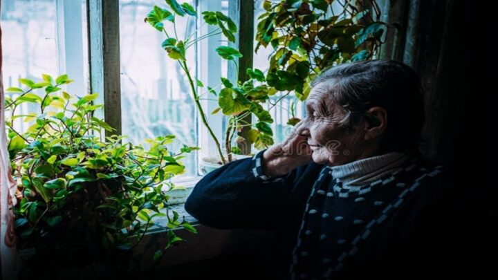 Stolička, ktorá čakala – a chlapec, ktorý zmenil ticho…